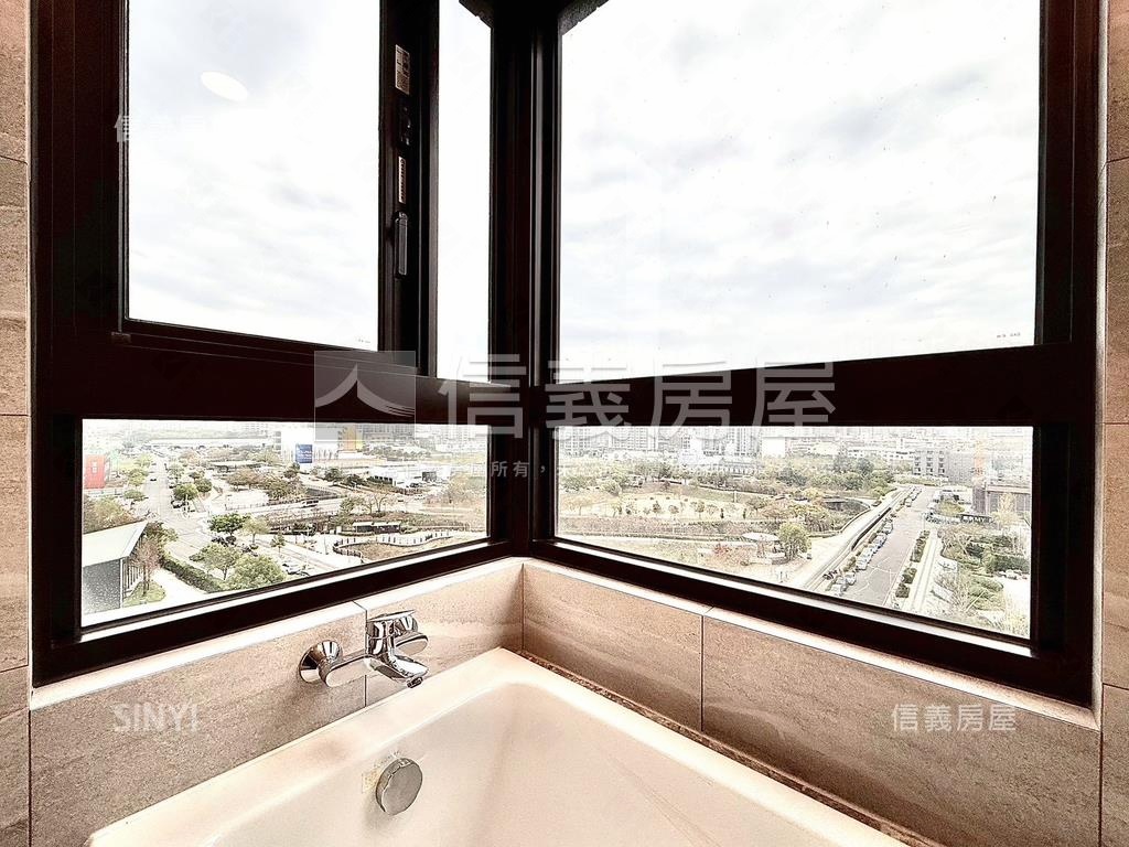 國泰Ｍｏｓｔ＋三房雙車位房屋室內格局與周邊環境