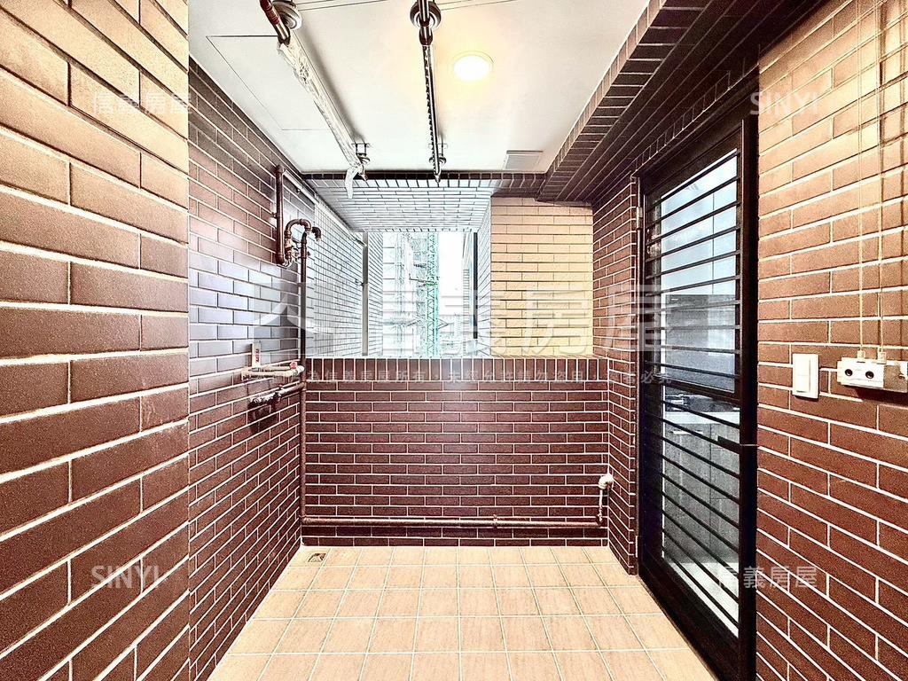 國泰Ｍｏｓｔ＋三房雙車位房屋室內格局與周邊環境