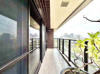 國泰Ｍｏｓｔ＋三房雙車位