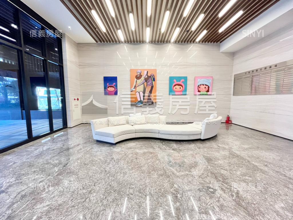 ＳＲＣ商辦大樓三個車位房屋室內格局與周邊環境