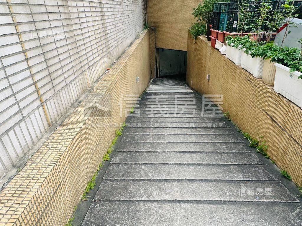 朝公園美三房近捷運房屋室內格局與周邊環境