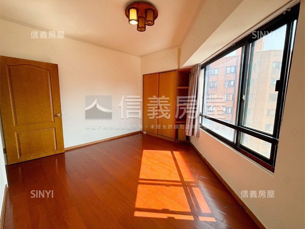 稀有楓格花園三房機上車位房屋室內格局與周邊環境
