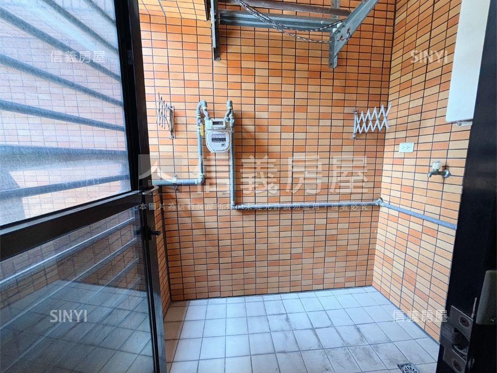稀有楓格花園三房機上車位房屋室內格局與周邊環境