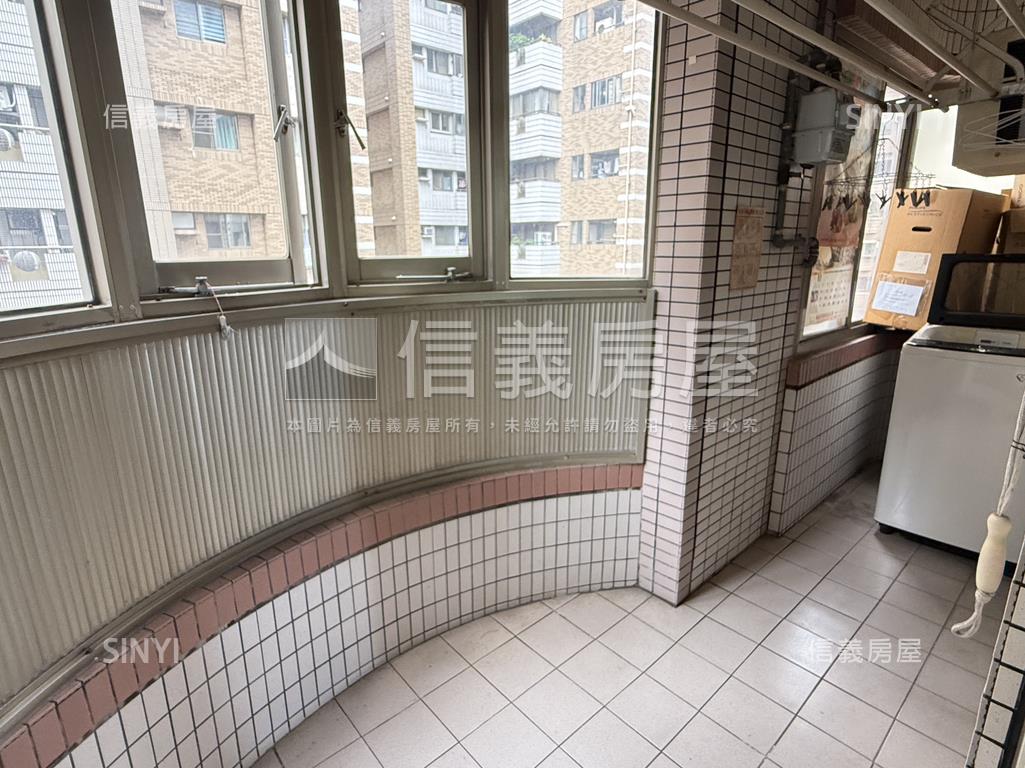 上頂至善成家美三房平車房屋室內格局與周邊環境