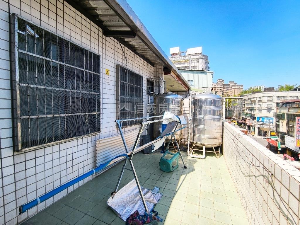 近捷運方正四樓頂加美寓房屋室內格局與周邊環境
