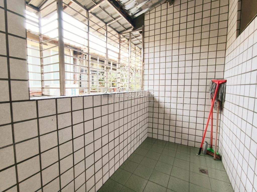 近捷運方正四樓頂加美寓房屋室內格局與周邊環境