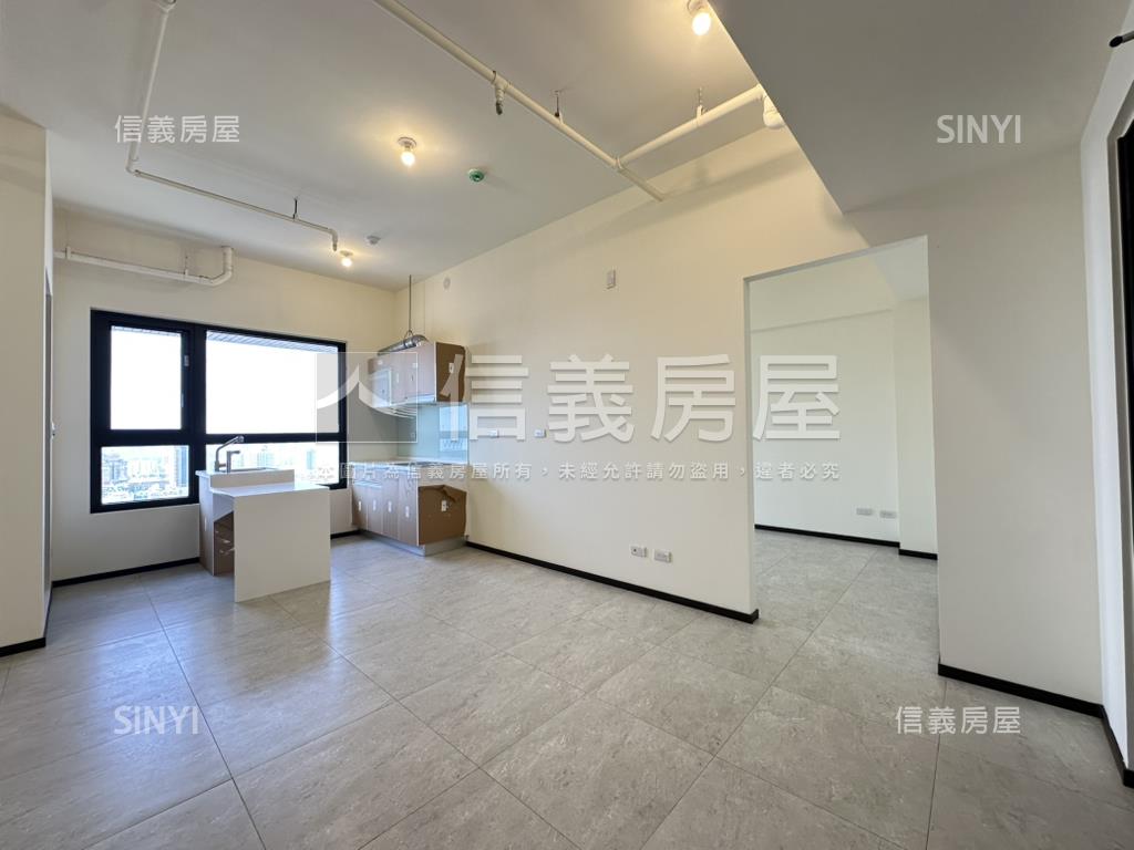 國平之巔次頂霸景平車宅房屋室內格局與周邊環境