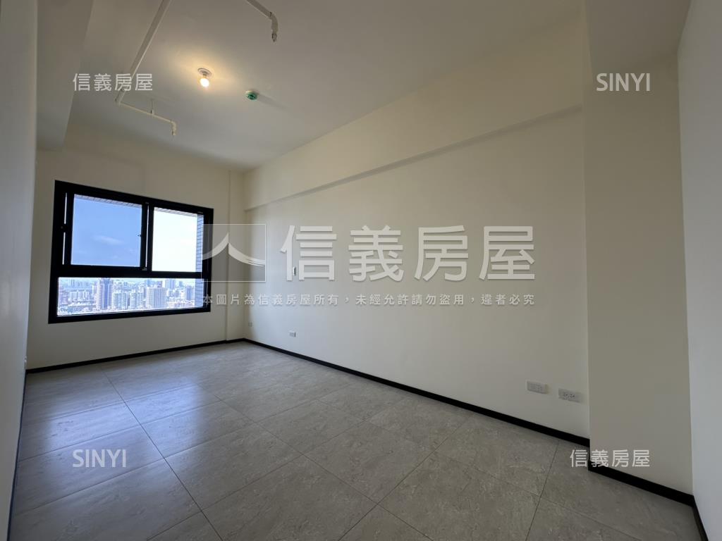 國平之巔次頂霸景平車宅房屋室內格局與周邊環境