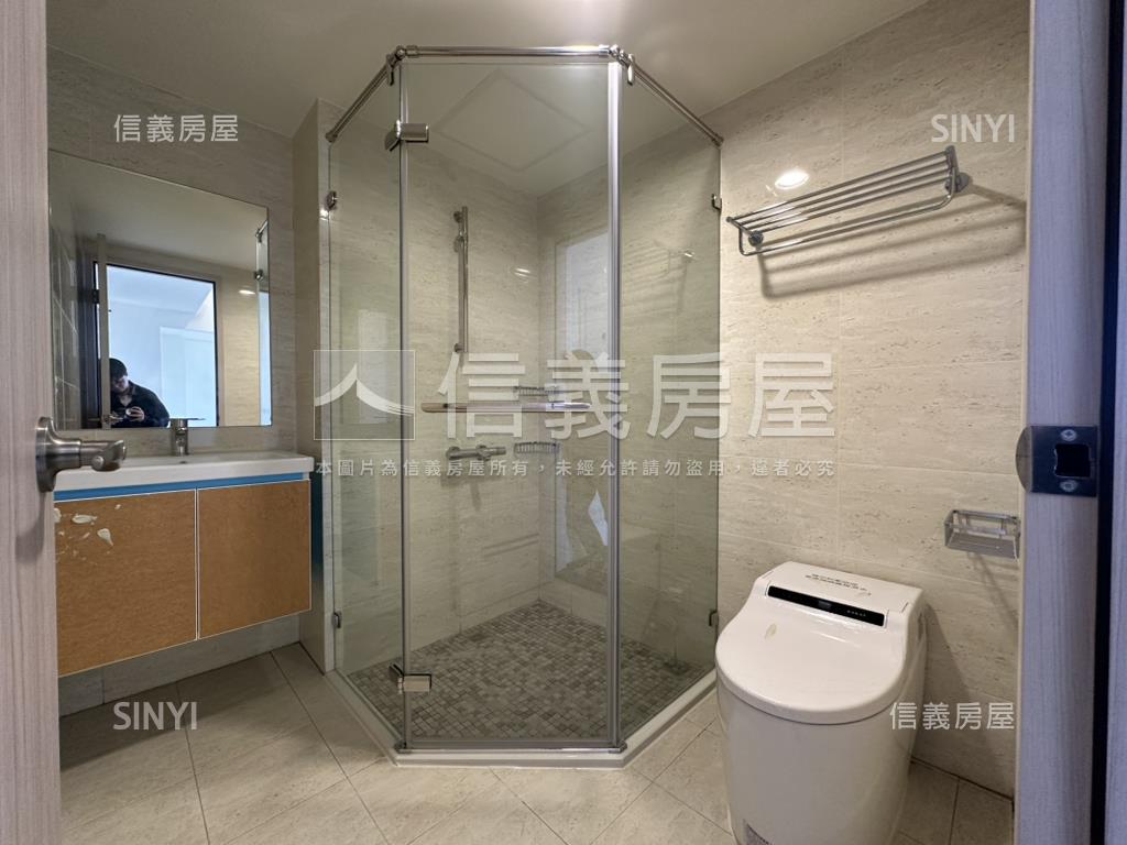 國平之巔次頂霸景平車宅房屋室內格局與周邊環境