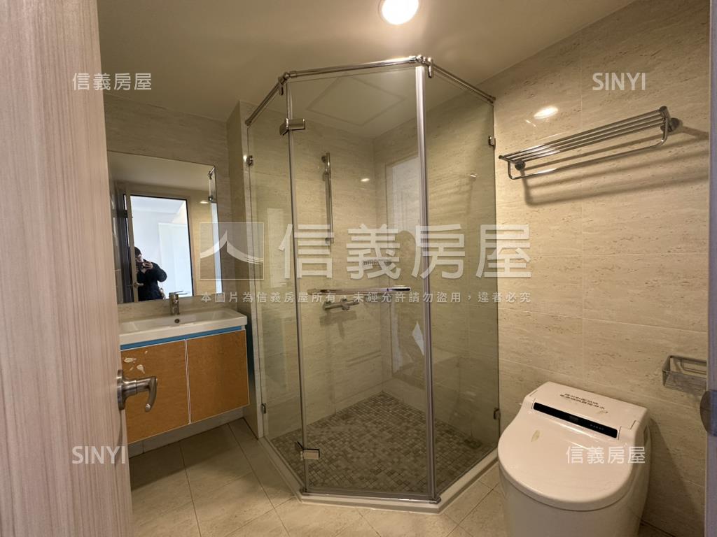 國平之巔次頂霸景平車宅房屋室內格局與周邊環境