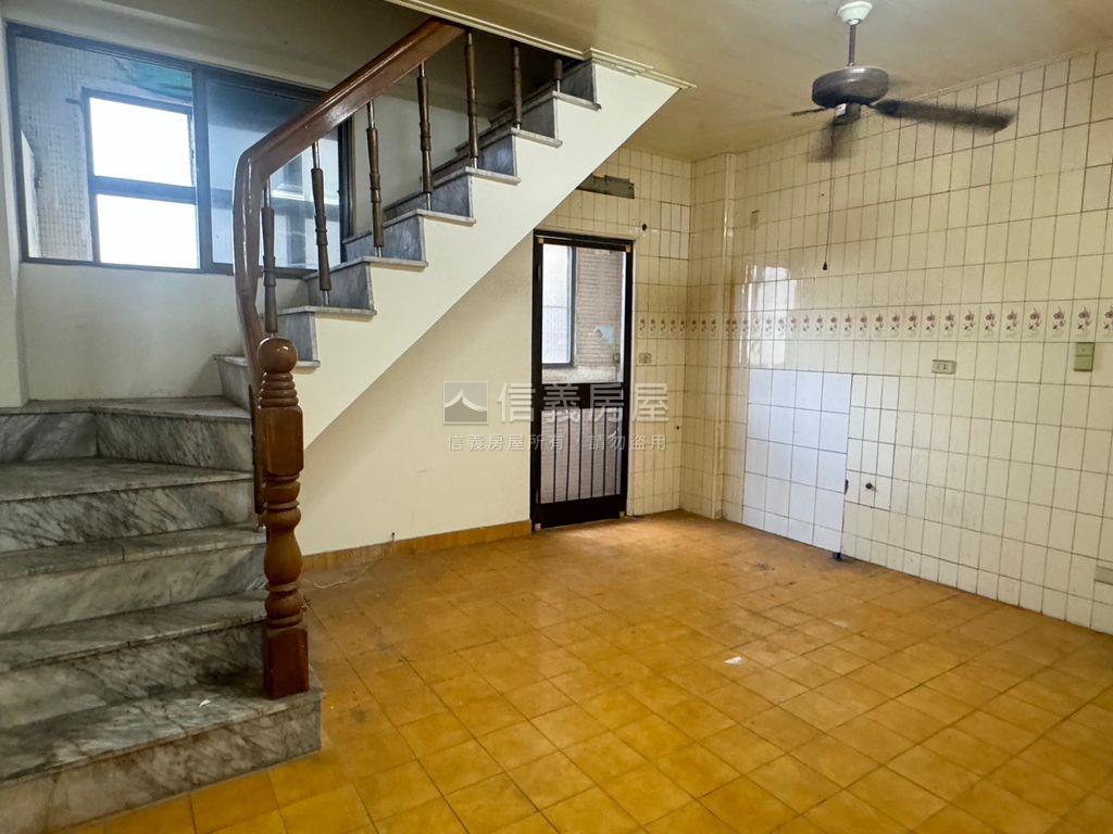 三官路｜華麗家園臨路透天房屋室內格局與周邊環境
