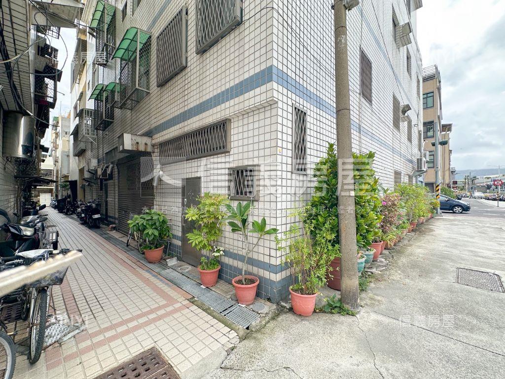 獨家高雄火車站出口大透天房屋室內格局與周邊環境