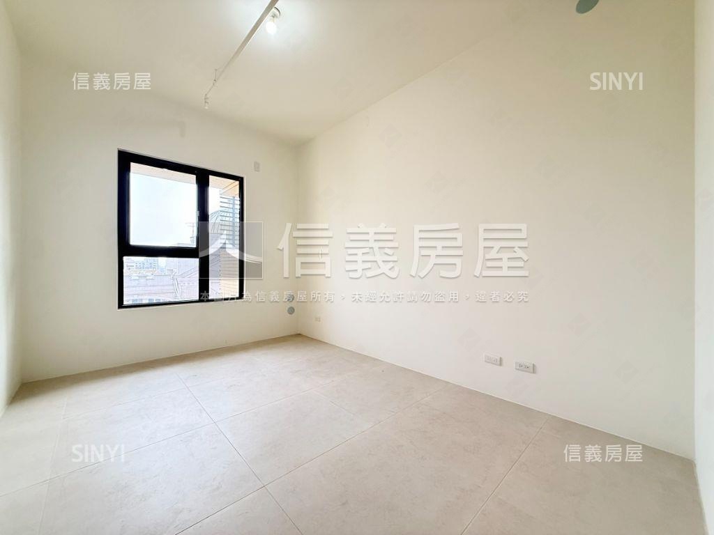 鳳凰康澤未住過四房車位房屋室內格局與周邊環境