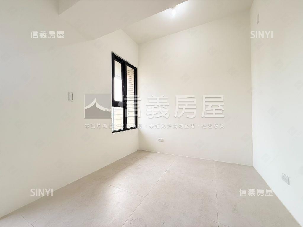 鳳凰康澤未住過四房車位房屋室內格局與周邊環境