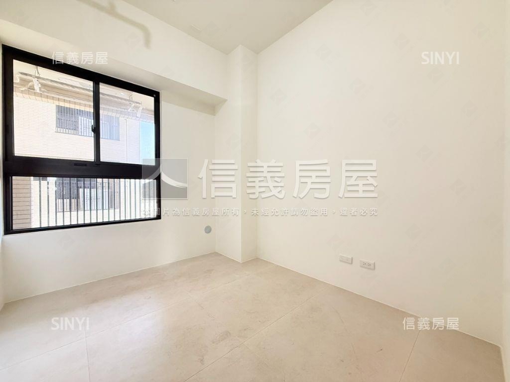 鳳凰康澤未住過四房車位房屋室內格局與周邊環境