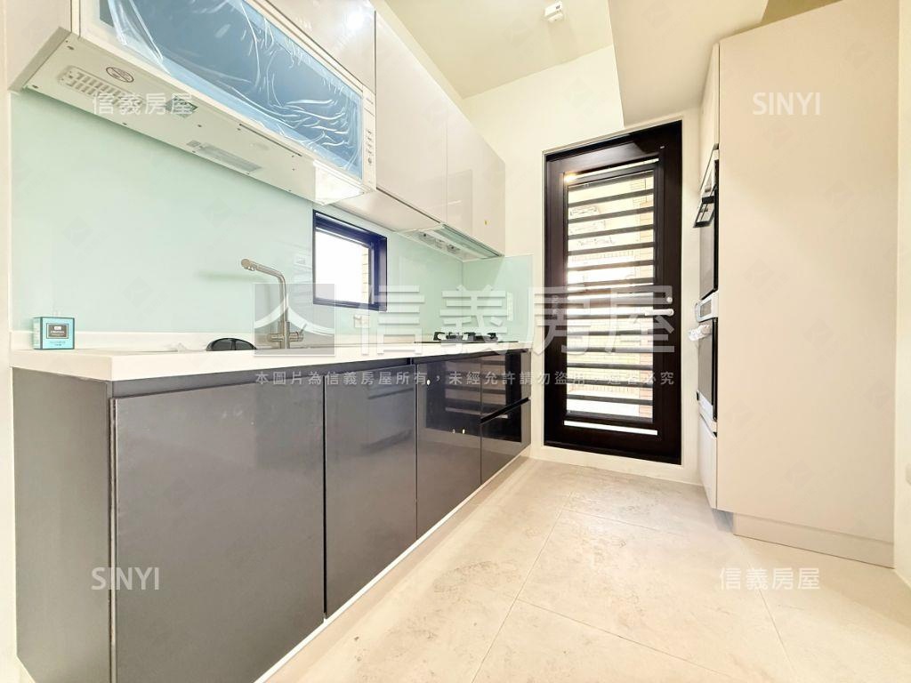 鳳凰康澤未住過四房車位房屋室內格局與周邊環境