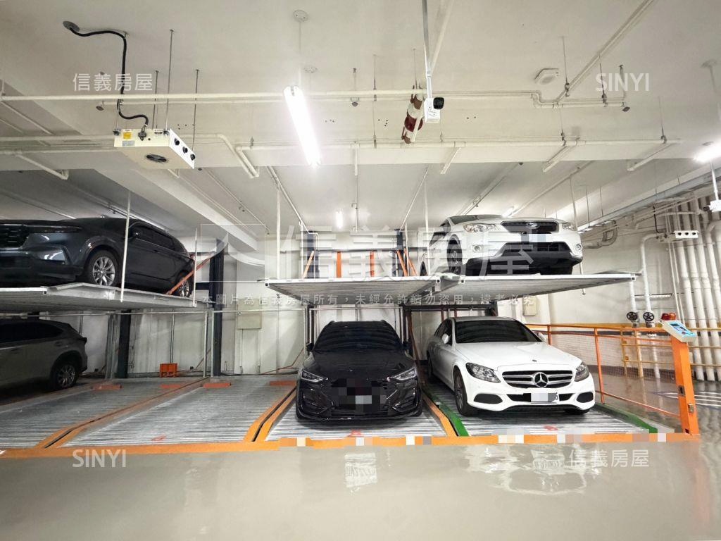 鳳凰康澤未住過四房車位房屋室內格局與周邊環境