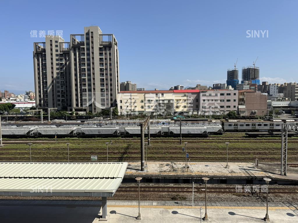 近巨城生活圈４３３好三房房屋室內格局與周邊環境