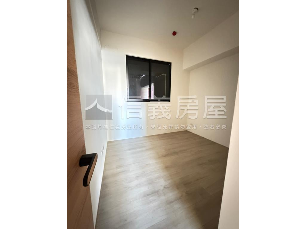 近巨城生活圈４３３好三房房屋室內格局與周邊環境