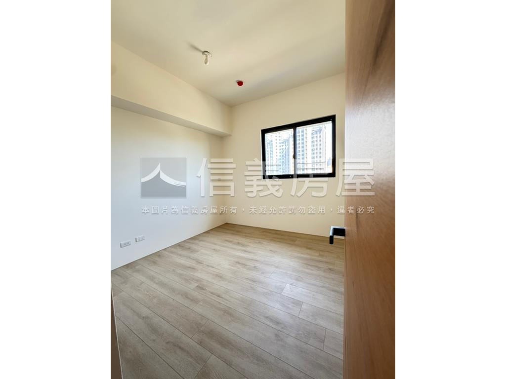 近巨城生活圈４３３好三房房屋室內格局與周邊環境