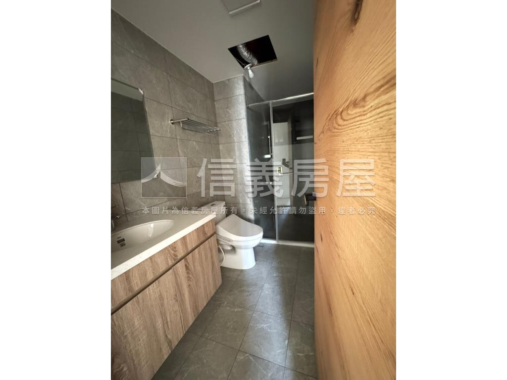 近巨城生活圈４３３好三房房屋室內格局與周邊環境