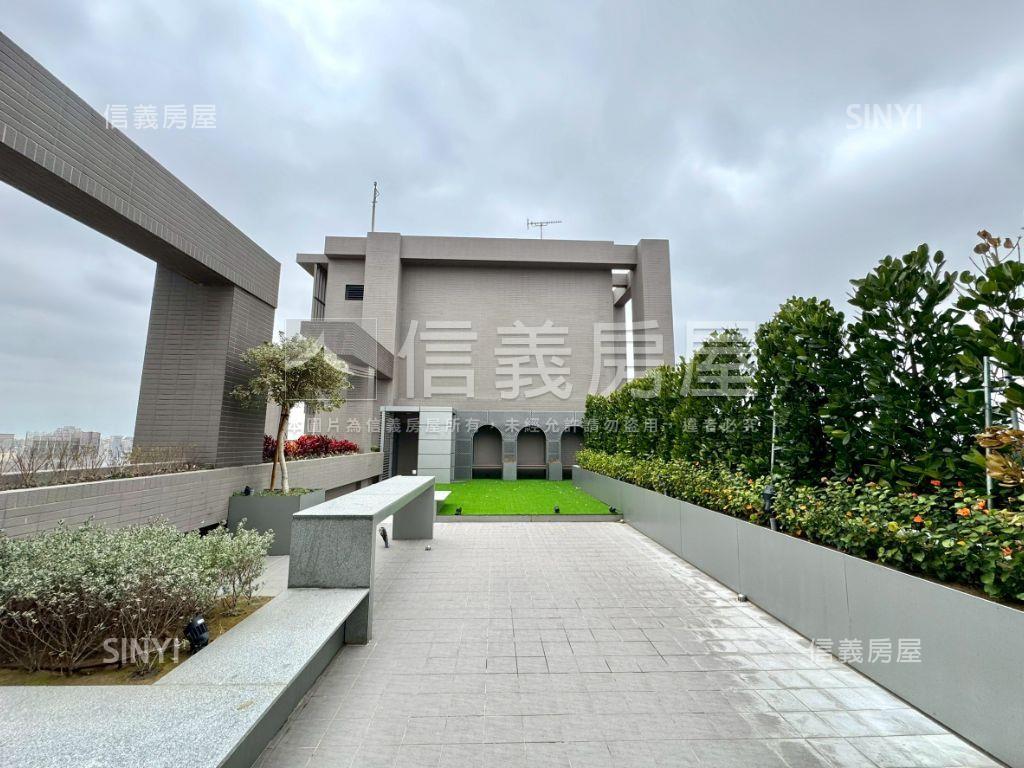 近巨城生活圈４３３好三房房屋室內格局與周邊環境