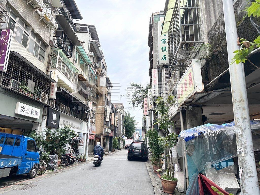 通化夜市旁人潮金店房屋室內格局與周邊環境