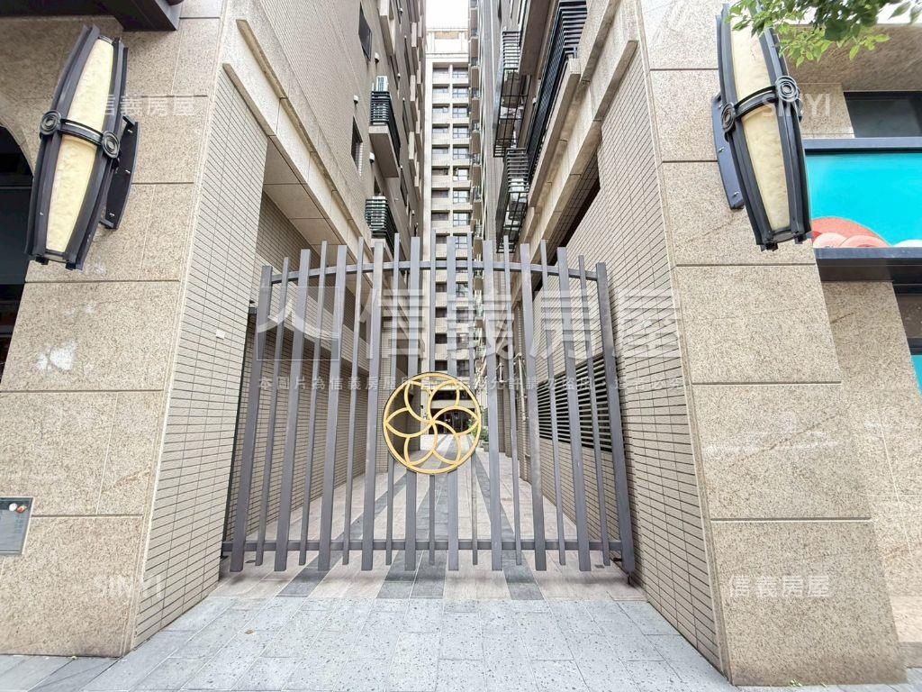 經國表參道三房Ｂ１車位房屋室內格局與周邊環境