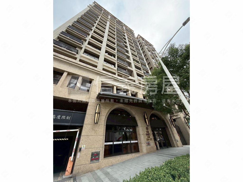 經國表參道三房Ｂ１車位房屋室內格局與周邊環境