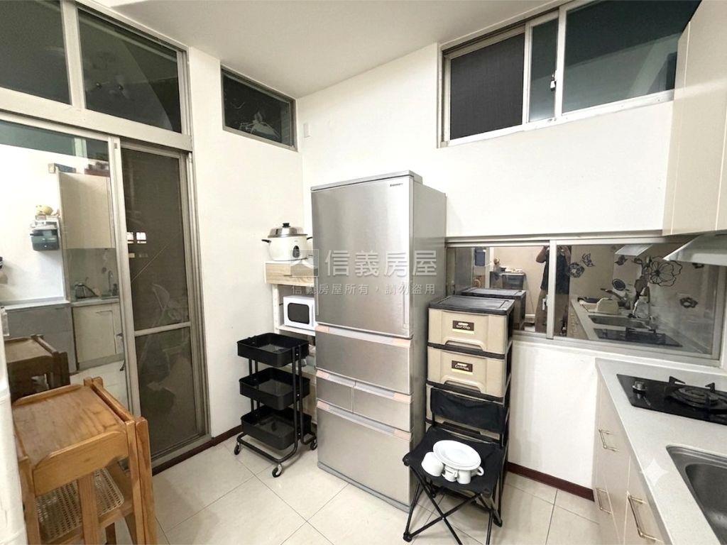 翠光新第邊間美裝一房房屋室內格局與周邊環境