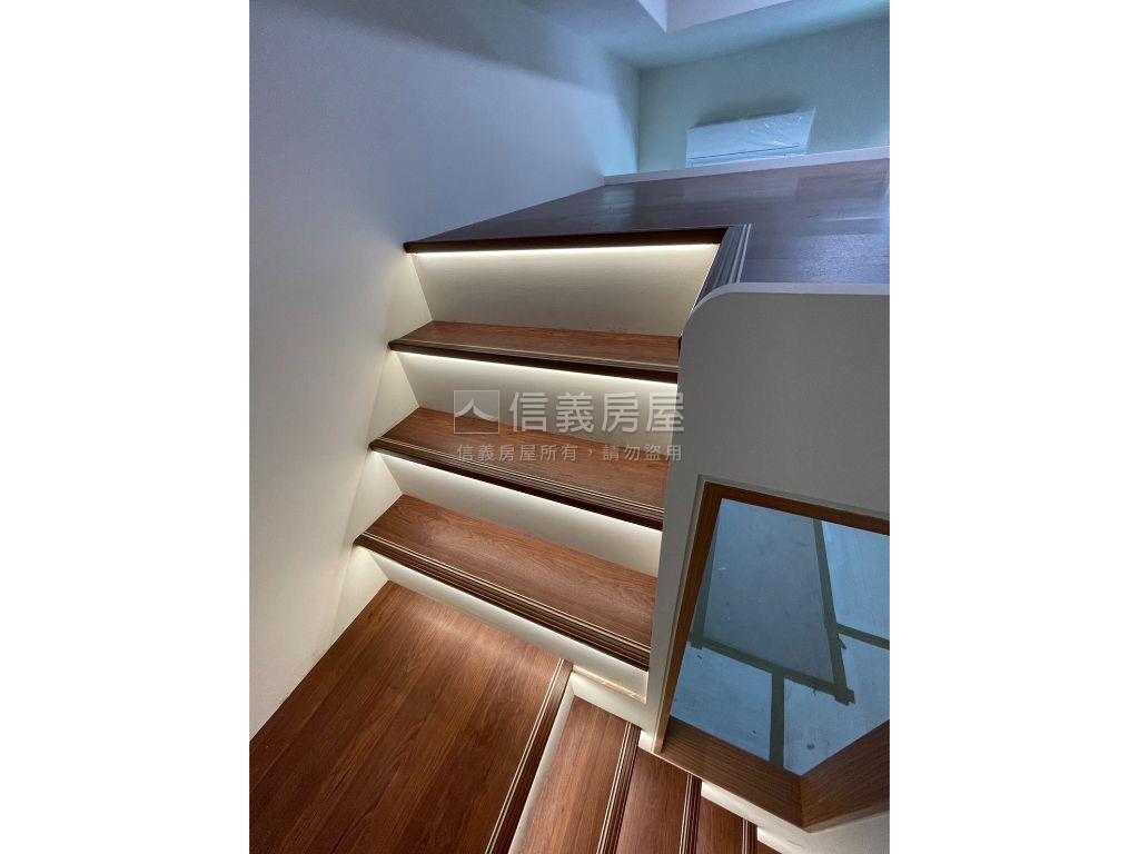 翠光新第邊間美裝一房房屋室內格局與周邊環境