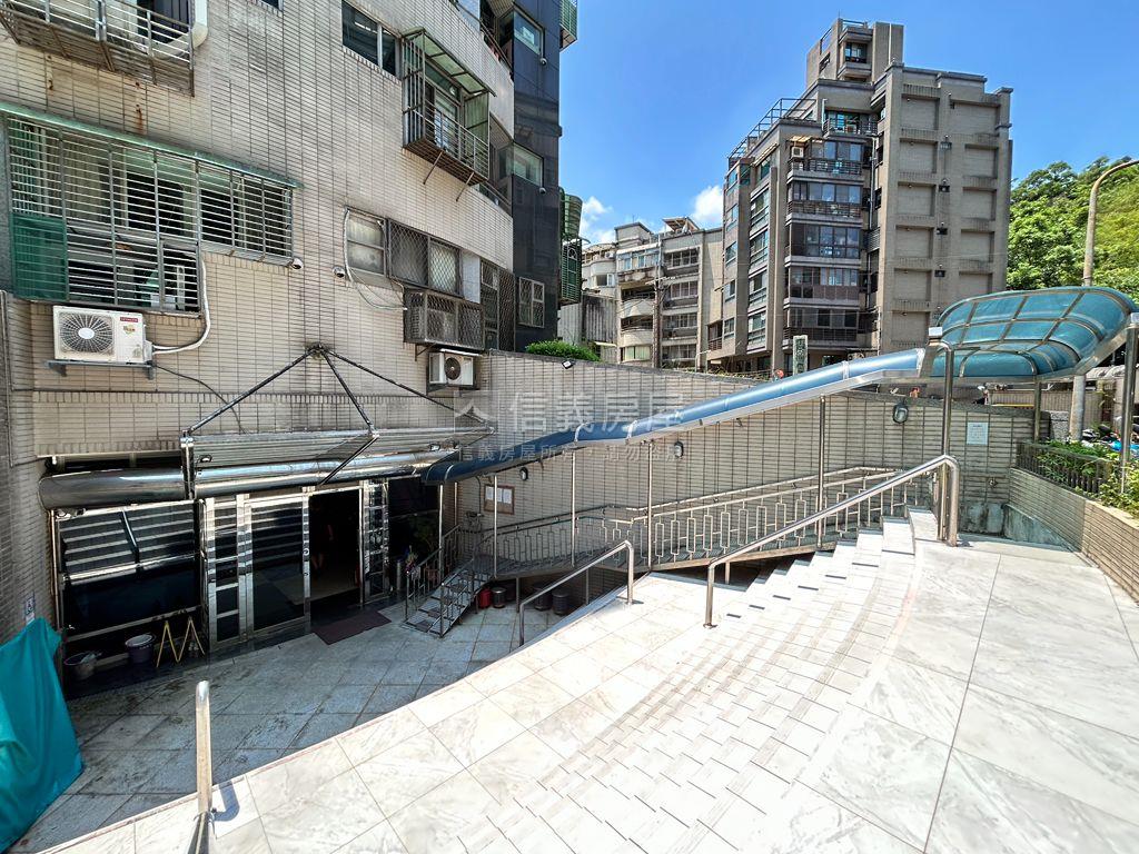翠光新第邊間美裝一房房屋室內格局與周邊環境