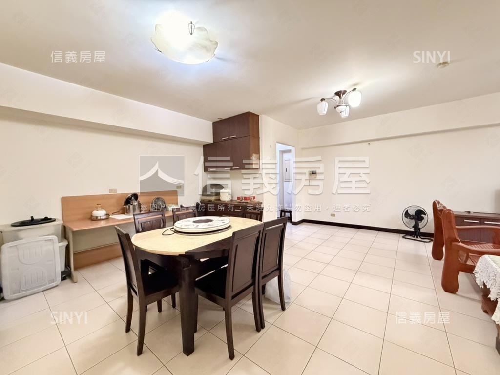 健華新城寧靜樹景３房車位房屋室內格局與周邊環境