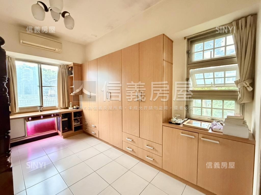 健華新城寧靜樹景３房車位房屋室內格局與周邊環境