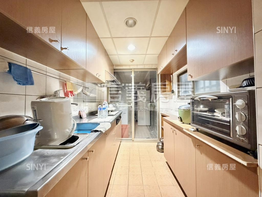 健華新城寧靜樹景３房車位房屋室內格局與周邊環境