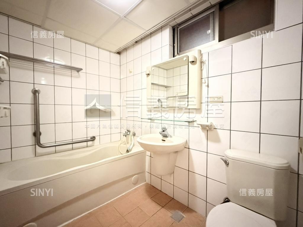 健華新城寧靜樹景３房車位房屋室內格局與周邊環境