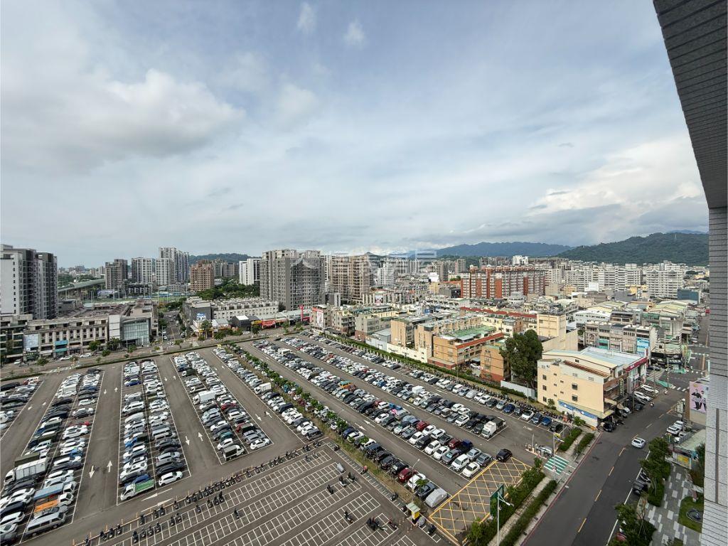 昕光之櫻次高樓雙平車位房屋室內格局與周邊環境