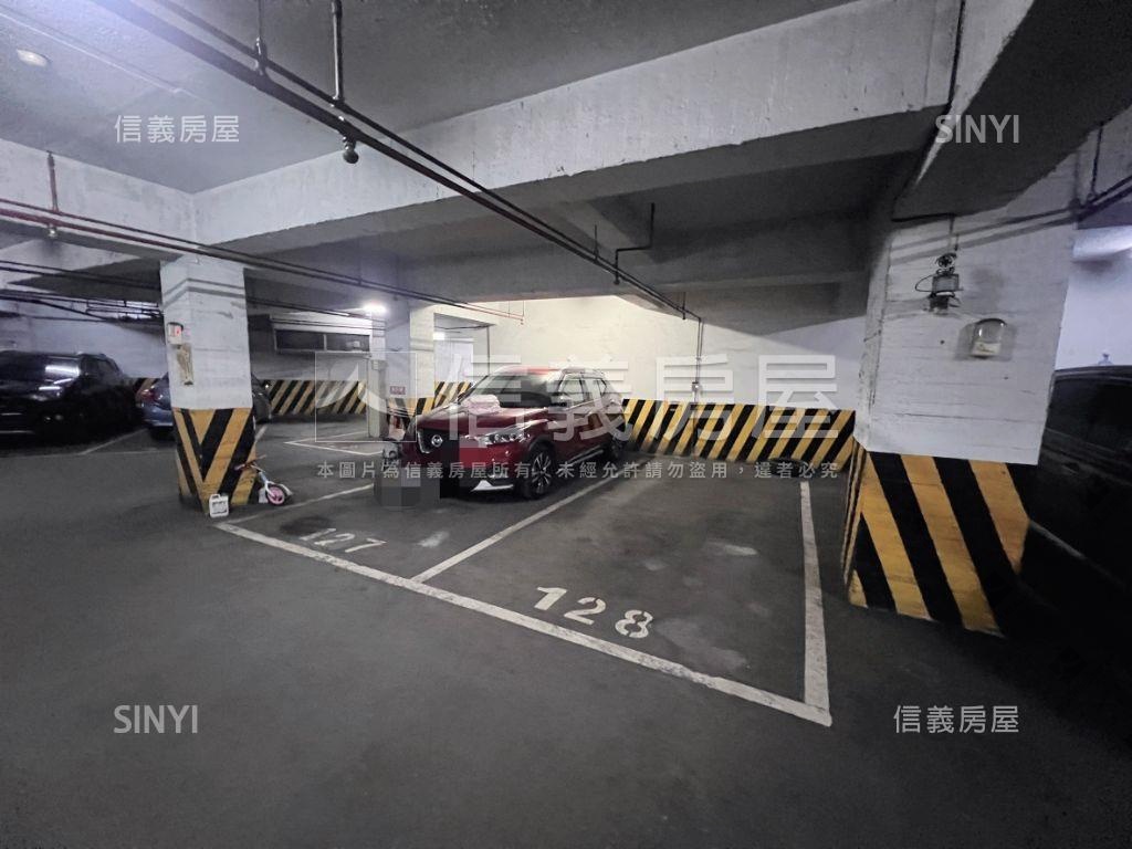 文心大地美三房平面車位！房屋室內格局與周邊環境