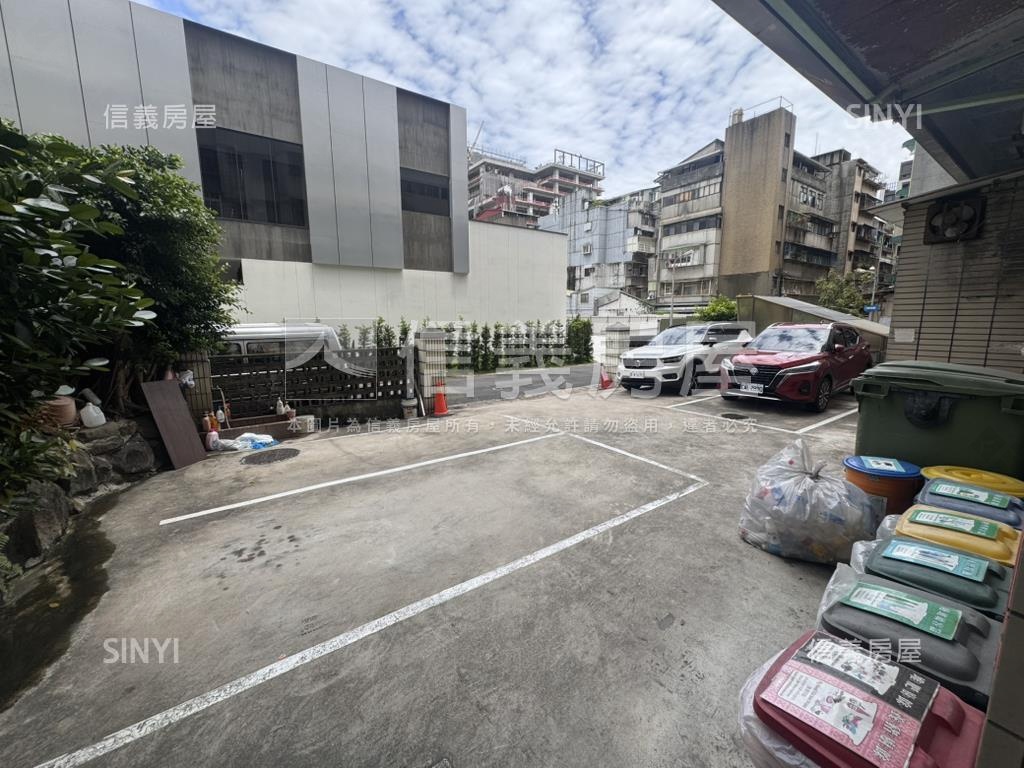 專任華爾滋電梯小資族２房房屋室內格局與周邊環境