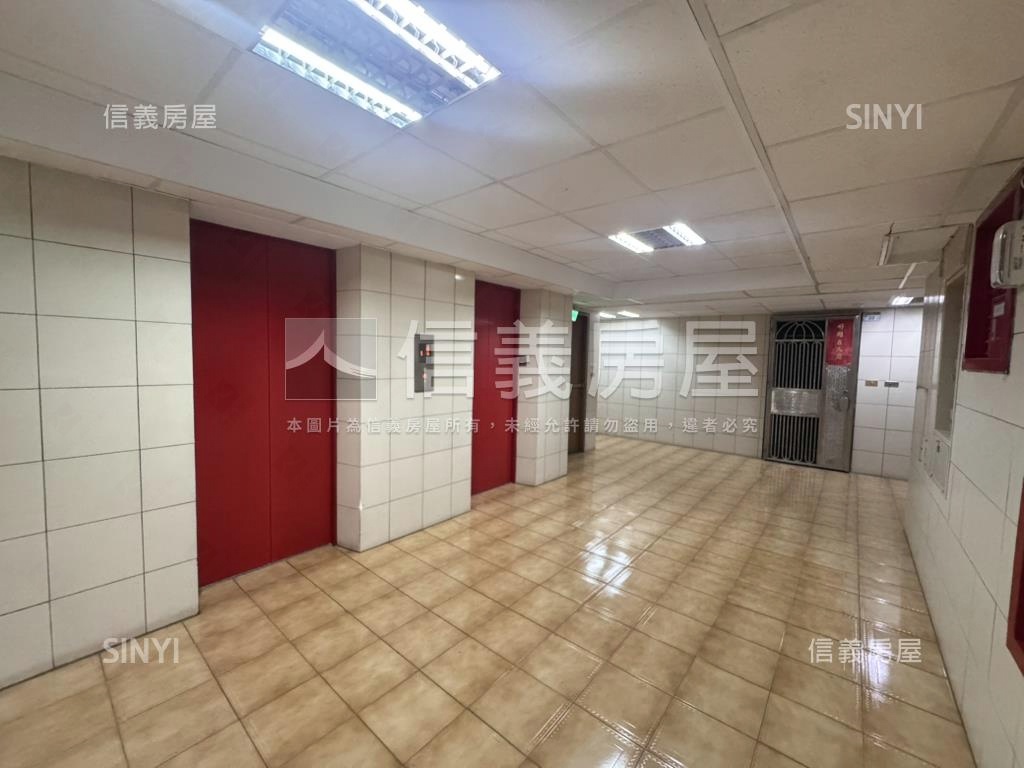專任華爾滋電梯小資族２房房屋室內格局與周邊環境