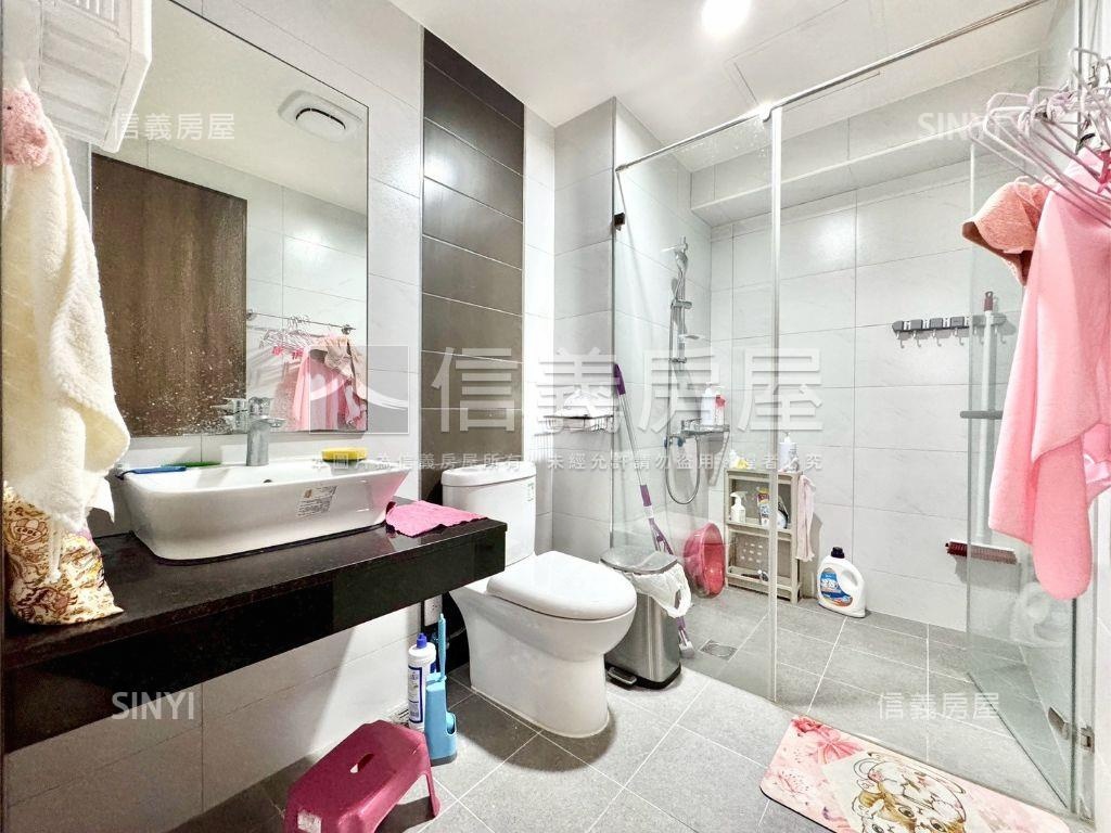 近高科大屋齡四年三房平車房屋室內格局與周邊環境