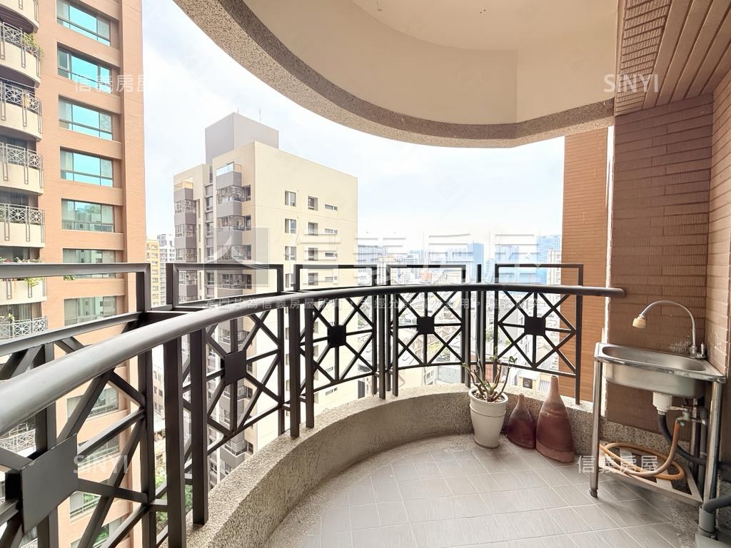 國家美術館四房平車房屋室內格局與周邊環境