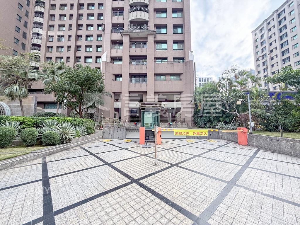 國家美術館四房平車房屋室內格局與周邊環境