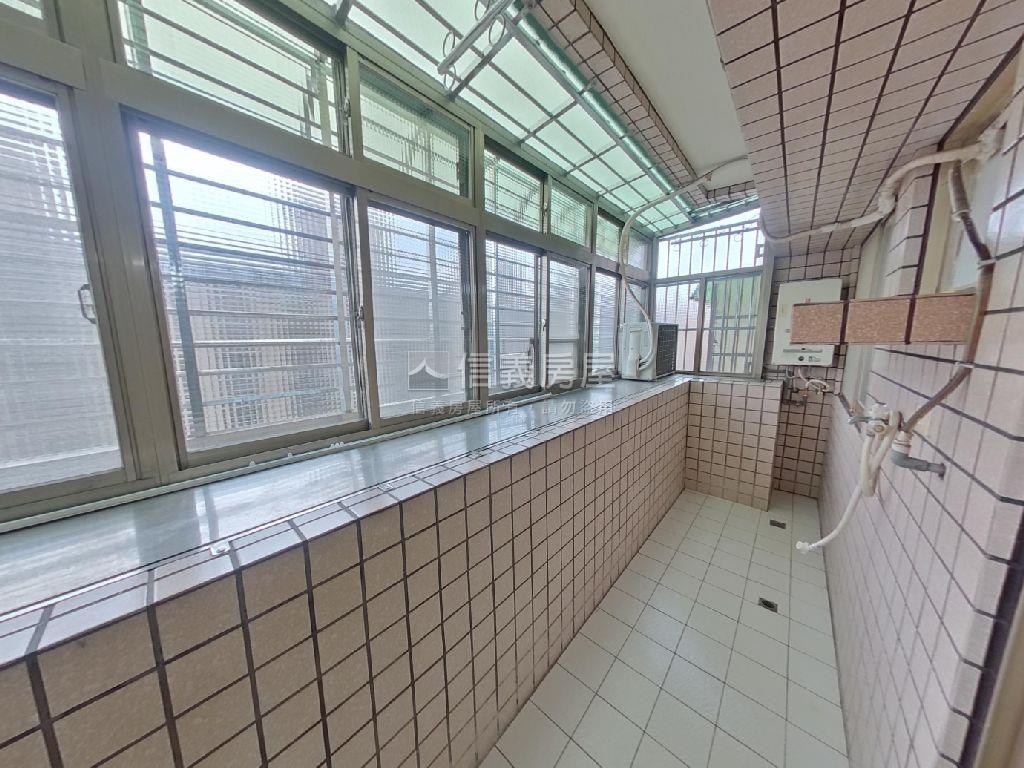 榮富狀元高樓三房大車位房屋室內格局與周邊環境