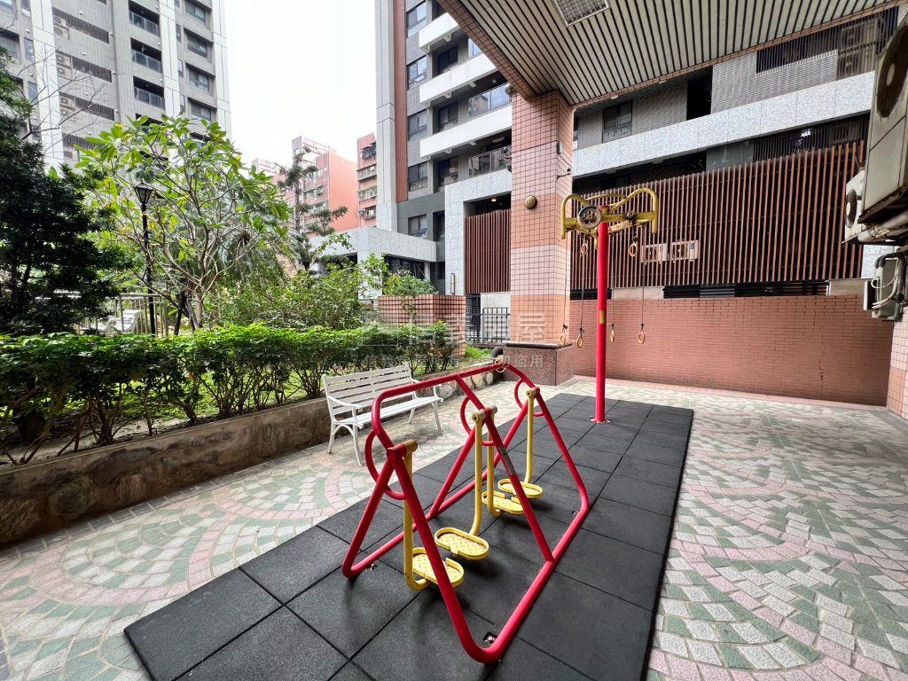 榮富狀元高樓三房大車位房屋室內格局與周邊環境