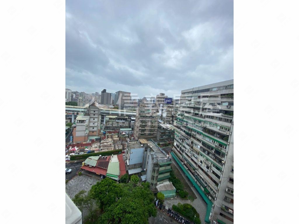★東區高樓景觀收租首選★房屋室內格局與周邊環境