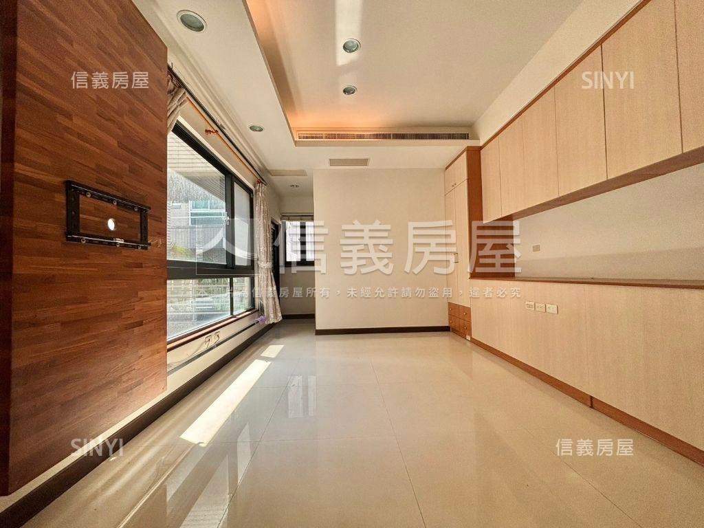 巨蛋凹子底大地坪豪宅別墅房屋室內格局與周邊環境