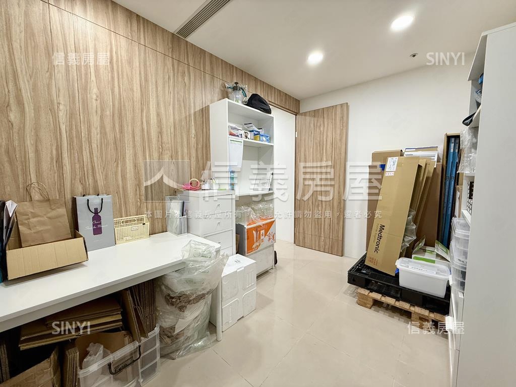 近捷運·學區臨馬路金店辦房屋室內格局與周邊環境