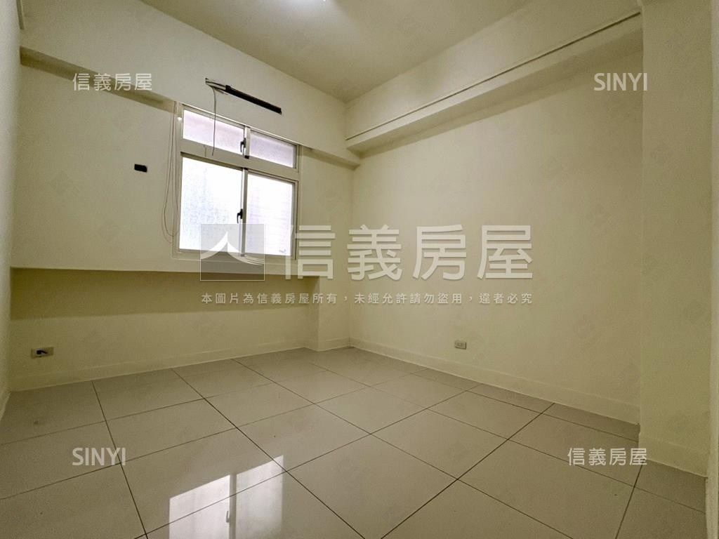 新店中正電梯優質挑高一樓房屋室內格局與周邊環境