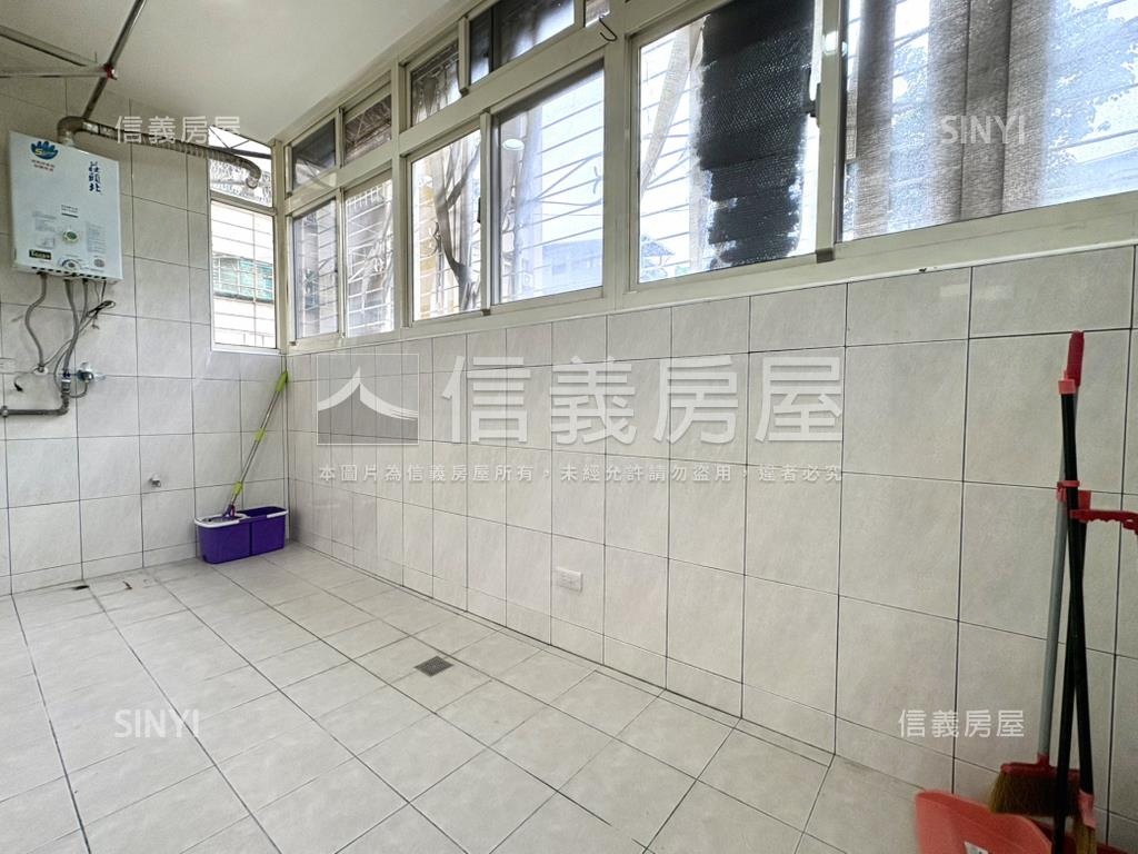 新店中正電梯優質挑高一樓房屋室內格局與周邊環境